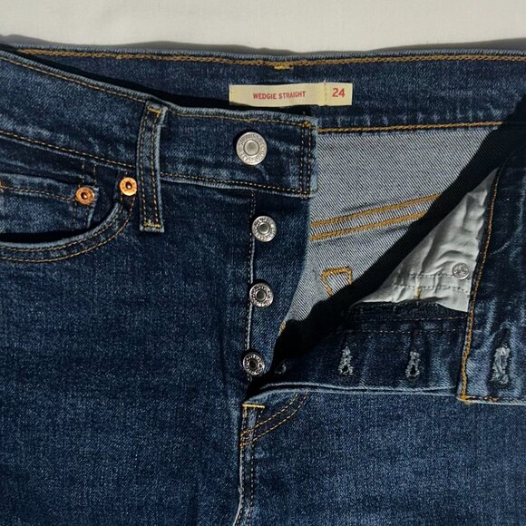 Brand New Levi's Wedgie Straight - Picture 2 of 3